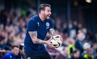 Arminia Bielefelds Cheftrainer Mitch Kniat erwartet, dass seine Profis ihren vollen Fokus auf das Spiel gegen Hannover 96 II legen. - Sarah Jonek Arminia Bielefelds Cheftrainer Mitch Kniat erwartet, dass seine Profis ihren vollen Fokus auf das Spiel gegen Hannover 96 II legen. - Sarah Jonek