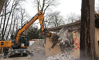 Das Eingangsgebäude der Neuhäuser Freilichtbühne wird abgerissen und neu gebaut. - Holger Kosbab Das Eingangsgebäude der Neuhäuser Freilichtbühne wird abgerissen und neu gebaut. - Holger Kosbab