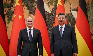 Chinas Präsident Xi Jinping (r) empfängt Bundeskanzler Olaf Scholz. - Kay Nietfeld/dpa Pool/dpa Chinas Präsident Xi Jinping (r) empfängt Bundeskanzler Olaf Scholz. - Kay Nietfeld/dpa Pool/dpa