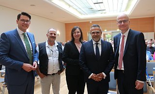 Freuen sich über eine rege Beteiligung (v. l.): Joachim Ebmeyer, Mathias Polster, Katharina Hartwig, Ali Toprak und Ralph Brinkhaus. - Claus Frickemeier Freuen sich über eine rege Beteiligung (v. l.): Joachim Ebmeyer, Mathias Polster, Katharina Hartwig, Ali Toprak und Ralph Brinkhaus. - Claus Frickemeier