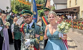 Adrian Lohmann und Joyce Thiel sind das Königspaar der Schützenbruderschaft St.-Martinus-Reelsen. - Burkhard Battran Adrian Lohmann und Joyce Thiel sind das Königspaar der Schützenbruderschaft St.-Martinus-Reelsen. - Burkhard Battran