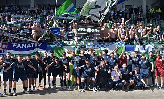 Nicht nur der FCG reitet im Kreis Gütersloh momentan auf der Erfolgswelle. Das Team von Julian Hesse ist in der Regionalliga seit Monaten ungeschlagen. - sport/presse/foto Dünhölter Nicht nur der FCG reitet im Kreis Gütersloh momentan auf der Erfolgswelle. Das Team von Julian Hesse ist in der Regionalliga seit Monaten ungeschlagen. - sport/presse/foto Dünhölter