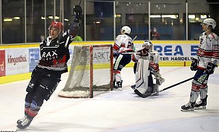 Die Herforder um Topscorer Ralf Rinke (l.) haben den dritten Sieg in Serie errungen. - Jürgen Feyerabend, Feyerdragon pic art Die Herforder um Topscorer Ralf Rinke (l.) haben den dritten Sieg in Serie errungen. - Jürgen Feyerabend, Feyerdragon pic art