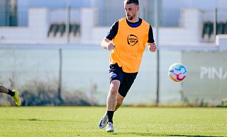 Sebastian Klaas, hier beim SCP-Trainingslager in Spanien, klagt über muskuläre Probleme. Möglicherweise muss der 25-Jährige beim Paderborner Gastspiel in Magdeburg passen. - Besim Mazhiqi Sebastian Klaas, hier beim SCP-Trainingslager in Spanien, klagt über muskuläre Probleme. Möglicherweise muss der 25-Jährige beim Paderborner Gastspiel in Magdeburg passen. - Besim Mazhiqi
