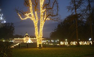Mit einem Schriftzug wird der Stadt Bad Oeynhausen in der Lichtinstallation ein Denkmal gesetzt. - Elke Niedringhaus-Haasper Mit einem Schriftzug wird der Stadt Bad Oeynhausen in der Lichtinstallation ein Denkmal gesetzt. - Elke Niedringhaus-Haasper