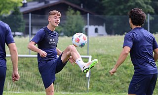 Ruben Müller im Trainingslager des SC Paderborn: Der 19-jährige Rechtsverteidiger zeigt vollen Einsatz und bereitet sich auf die kommende Saison in der 2. Bundesliga vor. - Oliver Krato Ruben Müller im Trainingslager des SC Paderborn: Der 19-jährige Rechtsverteidiger zeigt vollen Einsatz und bereitet sich auf die kommende Saison in der 2. Bundesliga vor. - Oliver Krato