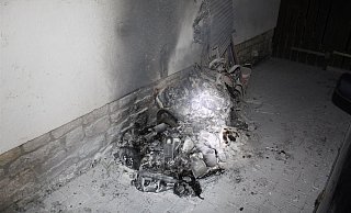 Verkohlte Reste: Der Schaden in Bad Driburg. Die Polizei sucht nach der Brandursache. - Polizei Verkohlte Reste: Der Schaden in Bad Driburg. Die Polizei sucht nach der Brandursache. - Polizei