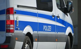 Die Polizei fahndet nach vier Männern, die auf einen Mann eingetreten und eingeschlagen haben sollen. - Symbolbild: Pixabay Die Polizei fahndet nach vier Männern, die auf einen Mann eingetreten und eingeschlagen haben sollen. - Symbolbild: Pixabay