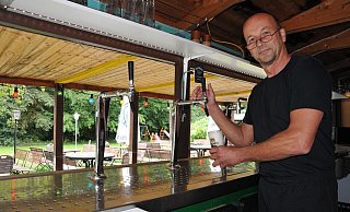 Gerholds-Inhaber Michael Ockert weiß nicht, wie er in der derzeitigen Situation reagieren soll. "Ich bin gerne Gastronom. Aber es muss für mich auch wirtschaftlich sein", sagt er. - Uwe Pollmeier Gerholds-Inhaber Michael Ockert weiß nicht, wie er in der derzeitigen Situation reagieren soll. "Ich bin gerne Gastronom. Aber es muss für mich auch wirtschaftlich sein", sagt er. - Uwe Pollmeier