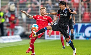 Andreas Voglsammer (l.) spielte von Beginn an – unter anderem gegen seinen Ex-Teamkollegen Masaya Okugawa. - picture alliance/dpa Andreas Voglsammer (l.) spielte von Beginn an – unter anderem gegen seinen Ex-Teamkollegen Masaya Okugawa. - picture alliance/dpa