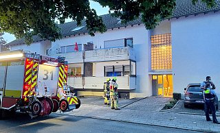 Bei Löschversuchen in der Küche hat sich ein Bewohner einer Wohnung im Obergeschoss erhebliche Verletzungen an Händen und Armen zugezogen - Ralph Meyer Bei Löschversuchen in der Küche hat sich ein Bewohner einer Wohnung im Obergeschoss erhebliche Verletzungen an Händen und Armen zugezogen - Ralph Meyer
