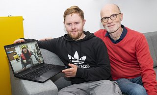 "Aufs Auto kann ich pfeifen", singt Julius Thole im viel kritisierten Video "Bielefeld fährt Rad". Er und sein Vater Frank schildern jetzt eine ganz andere, sehr positive Seite des Projekts. - Dieckmann-Fotodesign l Bielefeld "Aufs Auto kann ich pfeifen", singt Julius Thole im viel kritisierten Video "Bielefeld fährt Rad". Er und sein Vater Frank schildern jetzt eine ganz andere, sehr positive Seite des Projekts. - Dieckmann-Fotodesign l Bielefeld