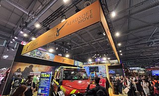 Ein bulliger Geländewagen der Feuerwehr Mühlheim/Ruhr ist der Hingucker auf dem Aerosoft-Stand auf der Gamescom. - Jens Reddeker Ein bulliger Geländewagen der Feuerwehr Mühlheim/Ruhr ist der Hingucker auf dem Aerosoft-Stand auf der Gamescom. - Jens Reddeker