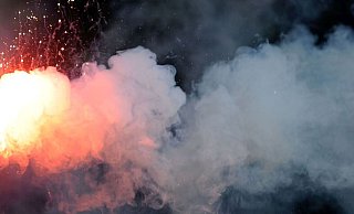 Mit einer selbst gebastelten Rauchbombe soll der 31-Jährige den Supermarkt in Bielefeld vollgequalmt haben. Es war nicht seine einzige Tat. - Symbolfoto: Picture Alliance Mit einer selbst gebastelten Rauchbombe soll der 31-Jährige den Supermarkt in Bielefeld vollgequalmt haben. Es war nicht seine einzige Tat. - Symbolfoto: Picture Alliance