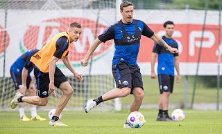 Max Kruse ist der mit Abstand prominenteste Sommer-Neuzugang des SC Paderborn. Der Ex-Nationalspieler wurde jedoch durch eine Verletzung ausgebremst. Gleiches gilt für SCP-Novize Filip Bilbija (l.). - Oliver Krato Max Kruse ist der mit Abstand prominenteste Sommer-Neuzugang des SC Paderborn. Der Ex-Nationalspieler wurde jedoch durch eine Verletzung ausgebremst. Gleiches gilt für SCP-Novize Filip Bilbija (l.). - Oliver Krato