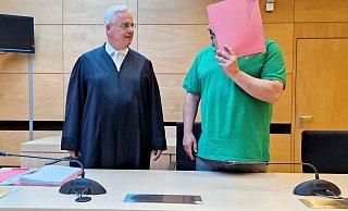 Verteidiger Ralf Jordan und der verurteilte Kamal H.: Bei ihm die Sicherungsverwahrung noch nicht vom Tisch. - Ilja Regier Verteidiger Ralf Jordan und der verurteilte Kamal H.: Bei ihm die Sicherungsverwahrung noch nicht vom Tisch. - Ilja Regier