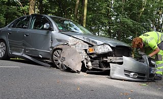 Der Audi kam nach der wuchtigen Kollision schwer demoliert zum Stehen. - Charlotte Mahncke Der Audi kam nach der wuchtigen Kollision schwer demoliert zum Stehen. - Charlotte Mahncke