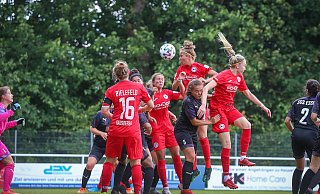 Die DSC-Frauen (rot) im Test gegen Essen II. - Sarah Jonek Die DSC-Frauen (rot) im Test gegen Essen II. - Sarah Jonek