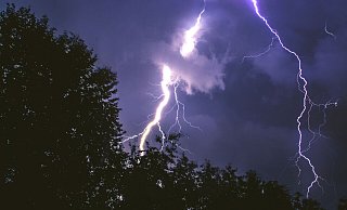 Tief Roland bringt ab Dienstagnacht heftige Gewitter nach NRW. - Pexels Tief Roland bringt ab Dienstagnacht heftige Gewitter nach NRW. - Pexels