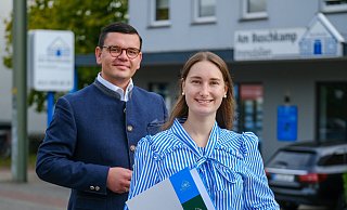 Bestnoten im Doppelpack: Celina Gicevic (22) und ihr Chef Marius Jagiello, Teilhaber von Immobilien am Buschkamp. - Andreas Zobe Bestnoten im Doppelpack: Celina Gicevic (22) und ihr Chef Marius Jagiello, Teilhaber von Immobilien am Buschkamp. - Andreas Zobe