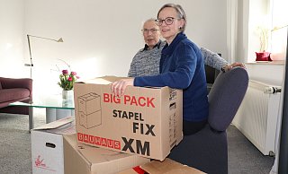 Andreas Grunewald und Martina Mester-Grunewald haben die ersten Umzugkartons gefüllt. Auspacken wird sie das Paar im neuen Zuhause in Bremen. - Marion Pokorra-Brockschmidt Andreas Grunewald und Martina Mester-Grunewald haben die ersten Umzugkartons gefüllt. Auspacken wird sie das Paar im neuen Zuhause in Bremen. - Marion Pokorra-Brockschmidt