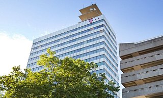 Noch ziert das Signet der Telekom das Hochhaus am Kesselbrink. - Oliver Krato Noch ziert das Signet der Telekom das Hochhaus am Kesselbrink. - Oliver Krato