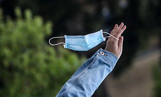 Seit mehr als fünf Wochen gilt in ganz Nordrhein-Westfalen eine Maskenpflicht. Menschen mit gesundheitlichen Problemen können sich davon befreien lassen. - Symbolfoto/picture alliance Seit mehr als fünf Wochen gilt in ganz Nordrhein-Westfalen eine Maskenpflicht. Menschen mit gesundheitlichen Problemen können sich davon befreien lassen. - Symbolfoto/picture alliance