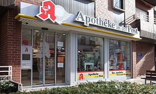 Zwei bislang unbekannte Täter brachen in der Nacht zu Dienstag in die Apotheke an der Kaiserstraße ein. - Jörg Stuke Zwei bislang unbekannte Täter brachen in der Nacht zu Dienstag in die Apotheke an der Kaiserstraße ein. - Jörg Stuke