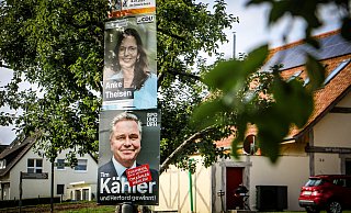 Bereits in der Nacht zu Montag haben Wahlhelfer der SPD die Wahlplakate in Herford "geupdatet" und werben nun um die Stimmer der Wählerinnen und Wähler bei der Stichwahl am 28. September. - Daniel Salmon Bereits in der Nacht zu Montag haben Wahlhelfer der SPD die Wahlplakate in Herford "geupdatet" und werben nun um die Stimmer der Wählerinnen und Wähler bei der Stichwahl am 28. September. - Daniel Salmon