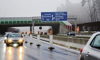 Unfall auf der A33. Ein Pkw landete auf dem Dach. Es kommt zu starken Verkehrsbehinderungen. - Symbolfoto Pollmeier Unfall auf der A33. Ein Pkw landete auf dem Dach. Es kommt zu starken Verkehrsbehinderungen. - Symbolfoto Pollmeier