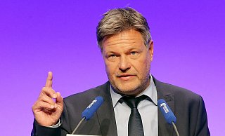 Robert Habeck (Bündnis 90/Die Grünen), Bundesminister für Wirtschaft und Klimaschutz, wirft der FDP «Wortbruch» vor. - Wolfgang Kumm/dpa Robert Habeck (Bündnis 90/Die Grünen), Bundesminister für Wirtschaft und Klimaschutz, wirft der FDP «Wortbruch» vor. - Wolfgang Kumm/dpa