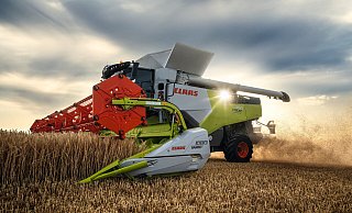 Der nagelneue Trion-Mähdrescher umfasst 20 Modelle und drei Fahrwerke: "Terra Trac" mit Kettenantrieb, "Standard" (Foto) und "Montana" mit einem horizontalen Ausgleich der Fahrerkabine auf schrägem Untergrund. - Claas Der nagelneue Trion-Mähdrescher umfasst 20 Modelle und drei Fahrwerke: "Terra Trac" mit Kettenantrieb, "Standard" (Foto) und "Montana" mit einem horizontalen Ausgleich der Fahrerkabine auf schrägem Untergrund. - Claas