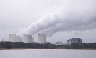 Die Industrie setzt im Bereich Energie vermehrt auf Stein- und Braunkohle, aber auch auf mehr Erneuerbare Energien. - Sebastian Kahnert/dpa Die Industrie setzt im Bereich Energie vermehrt auf Stein- und Braunkohle, aber auch auf mehr Erneuerbare Energien. - Sebastian Kahnert/dpa
