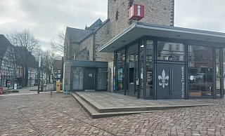 Die Stadtwerke werden den Info-Pavillon, der auf dem Neustädter Marktplatz seit 2002 steht, für den Gastro-Betrieb erweitern. - Dieter Scholz Die Stadtwerke werden den Info-Pavillon, der auf dem Neustädter Marktplatz seit 2002 steht, für den Gastro-Betrieb erweitern. - Dieter Scholz