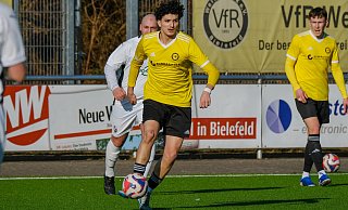Ayyoub El Koudadi (am Ball) traf für seine Wellensieker zum 1:1-Endstand gegen SW Sende. - Andreas Zobe Ayyoub El Koudadi (am Ball) traf für seine Wellensieker zum 1:1-Endstand gegen SW Sende. - Andreas Zobe