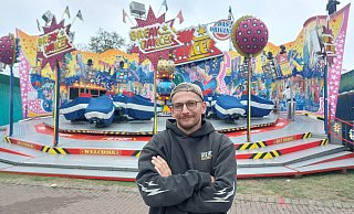 Mike Vespermann, Inhaber des originalen Breakdancer, auf der Warburger Oktoberwoche. - Dieter Scholz Mike Vespermann, Inhaber des originalen Breakdancer, auf der Warburger Oktoberwoche. - Dieter Scholz