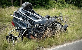 Das Auto bleib nach dem Überschlag auf dem Dach liegen. - Mike-Dennis Müller Das Auto bleib nach dem Überschlag auf dem Dach liegen. - Mike-Dennis Müller