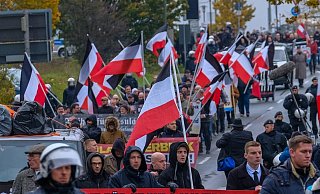 Auch 2019 kam es in Bielefeld zu einer großen Neonazi-Demo - der nun rechtskräftig Verurteilte war wieder dabei. - Andreas Zobe Auch 2019 kam es in Bielefeld zu einer großen Neonazi-Demo - der nun rechtskräftig Verurteilte war wieder dabei. - Andreas Zobe