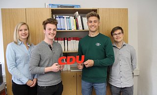 Vertreter der Jungen Union: Ann-Kristin Flörkemeier, Noel Schuppenat, Vorsitzender Niklas Röse und Alexander Buck - Jan-Henrik Gerdener Vertreter der Jungen Union: Ann-Kristin Flörkemeier, Noel Schuppenat, Vorsitzender Niklas Röse und Alexander Buck - Jan-Henrik Gerdener