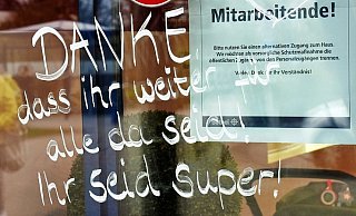 Mitarbeiter in Supermärkten und Krankenhäusern erhalten derzeit viel Lob und Anerkennung. - Barbara Franke Mitarbeiter in Supermärkten und Krankenhäusern erhalten derzeit viel Lob und Anerkennung. - Barbara Franke