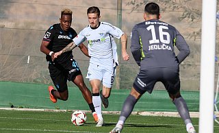 SCP-Neuzugang Marvin Mehlem, der hier im Test gegen Viktoria Pilsen am Ball ist, wird gegen Hertha sein Pflichtspieldebüt für den SC Paderborn feiern. - Oliver Krato SCP-Neuzugang Marvin Mehlem, der hier im Test gegen Viktoria Pilsen am Ball ist, wird gegen Hertha sein Pflichtspieldebüt für den SC Paderborn feiern. - Oliver Krato