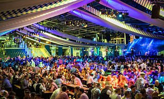 Volles Haus beim 25. Bielefelder Oktoberfest in der Seidenstickerhalle. - Mueller Volles Haus beim 25. Bielefelder Oktoberfest in der Seidenstickerhalle. - Mueller