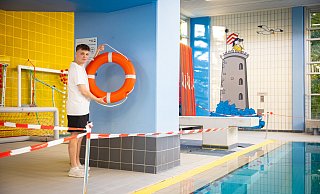 Leute wie er werden gesucht: Tim Schmidt (20) arbeitet als Fachkraft für Bäderbetriebe. - Mike-Dennis Müller Leute wie er werden gesucht: Tim Schmidt (20) arbeitet als Fachkraft für Bäderbetriebe. - Mike-Dennis Müller