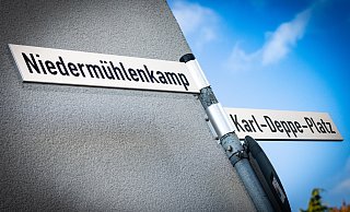 Neuer Name: Ein Teil des Niedermühlenkamps heißt nun Karl-Deppe-Platz. - Mike-Dennis Müller Neuer Name: Ein Teil des Niedermühlenkamps heißt nun Karl-Deppe-Platz. - Mike-Dennis Müller