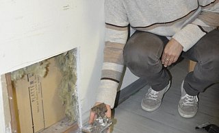 Rheda-Wiedenbrück: Wann wird die Brüder-Grimm-Schule endlich saniert? Öffnungen von Wand und Boden haben das Eindringen von Feuchtigkeit im Altbau der Brüder-Grimm-Schule bestätigt. Laut Gutachten geht davon aber keine Gefahr für Schüler und Lehrer aus. - Rainer Stephan Rheda-Wiedenbrück: Wann wird die Brüder-Grimm-Schule endlich saniert? Öffnungen von Wand und Boden haben das Eindringen von Feuchtigkeit im Altbau der Brüder-Grimm-Schule bestätigt. Laut Gutachten geht davon aber keine Gefahr für Schüler und Lehrer aus. - Rainer Stephan