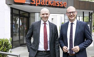 Matthias Paschke (l.) und Markus Krawietz setzen auf Regionalität - trotzdem werden zwei SB-Filialen geschlossen. - PHOTOVISION-DH GmbHhermann@photovision-dh.de Matthias Paschke (l.) und Markus Krawietz setzen auf Regionalität - trotzdem werden zwei SB-Filialen geschlossen. - PHOTOVISION-DH GmbHhermann@photovision-dh.de