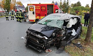 Das Auto wurde von Rettungskräften aufgeschnitten. - Joern Spreen-Ledebur Das Auto wurde von Rettungskräften aufgeschnitten. - Joern Spreen-Ledebur