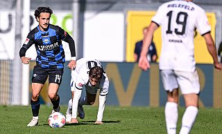 Mika Baur (l.), der hier den Ex-Paderborner Marvin Mehlem stehen lässt, war am Samstag einer der Garanten für den SCP-Heimsieg gegen Arminia. - Teresa Kröger Mika Baur (l.), der hier den Ex-Paderborner Marvin Mehlem stehen lässt, war am Samstag einer der Garanten für den SCP-Heimsieg gegen Arminia. - Teresa Kröger