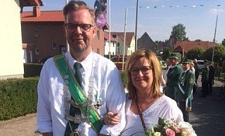 Majestäten: Jürgen und Nicole Lange regieren das Schützenvolk in Lichtenau. - Anja Ebner Majestäten: Jürgen und Nicole Lange regieren das Schützenvolk in Lichtenau. - Anja Ebner