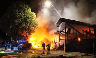 Im Juli des vergangenen Jahres bekämpfte die Freiwillige Feuerwehr Brakel einen großen Brand einer Scheune in Istrup. - Burkhard Battran Im Juli des vergangenen Jahres bekämpfte die Freiwillige Feuerwehr Brakel einen großen Brand einer Scheune in Istrup. - Burkhard Battran